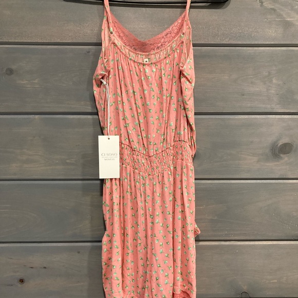 Womens’ Sleeveless Romper with Pockets - Picture 6 of 7